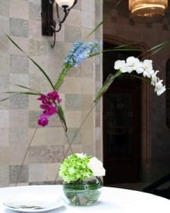 Hydrangea cocktail vase with roses