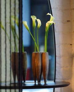 Console table - gift vase
