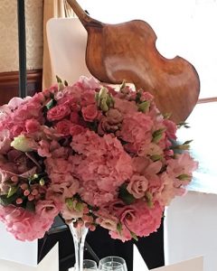 Pink esküvői dekoráció virágfelhő